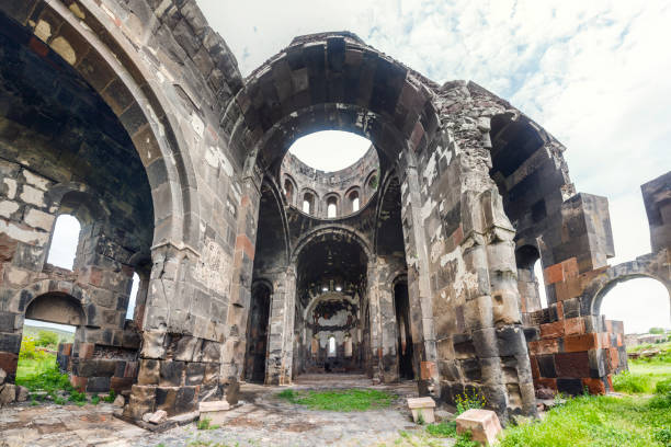 cathédrale de talin dans la province d’aragatsotn, arménie. - monkhood photos et images de collection