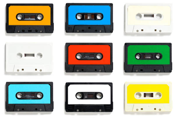 nove cassette compatte vintage, musicassette, nastro musicale, cassetta o cassetta audio su sfondo bianco - italian music audio foto e immagini stock