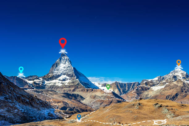 вершина маттерхорн вершина треккинг перевал для похода по швейцарским альпам с удивительным видом в городе зетматт в швейцарии европа - map switzerland cartography mountain стоковые фото и изображения