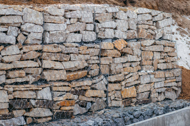 石のガビオンの壁、クローズアップ。 - gabion wall ストックフォトと画像