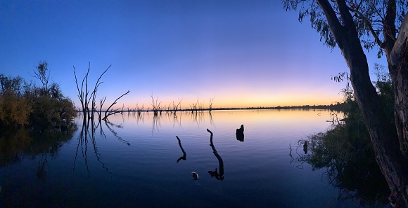Sunsetting over lake mulwala through off this speechless show of it reflecting itself off the lake