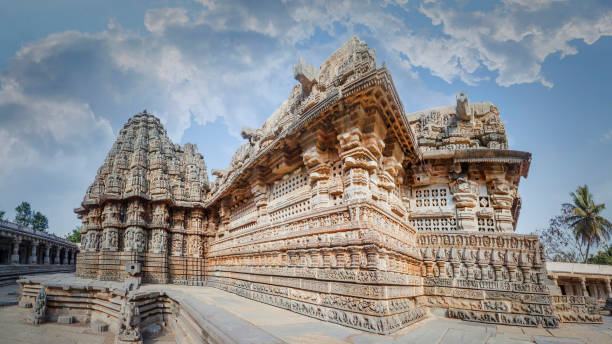 il tempio keshava sorprendentemente bello a somnathpur, karnataka, india - somnathpur foto e immagini stock