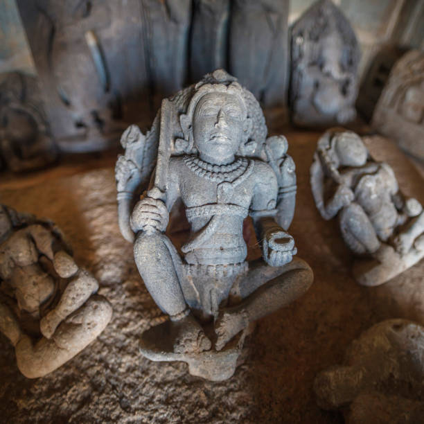 ancient statues of keshava temple in somnathpur, karnataka, india - somnathpur imagens e fotografias de stock