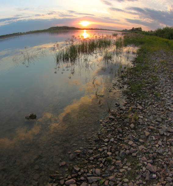 イルティシュ川の夕べ - irtysh river ストックフォトと画像