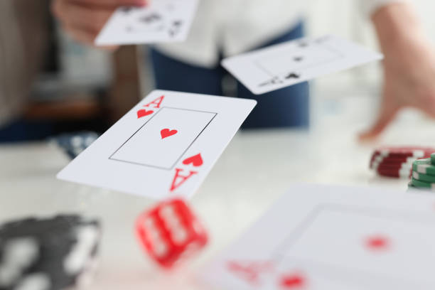 What is the best way to play small pocket pairs in a no-limit Texas Hold’em game?