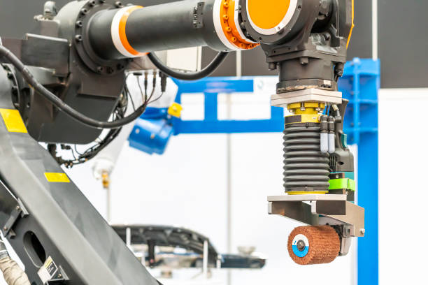 Automatic smart robot arm with suction dust collection system and polishing or buffing machine polishing tool for rust remove or prepare surface clean smooth in industrial manufacturing process brazo robótico inteligente automático con sistema de recolección de polvo de succión y herramienta de pulido de máquinas de pulido o pulido para eliminar el óxido o preparar superficies limpias y lisas en el proceso de fabricación industrial