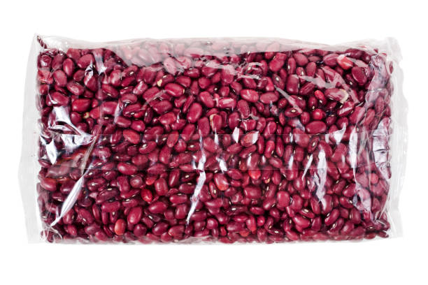 rote bohnen in einer plastiktüte - dried beans stock-fotos und bilder