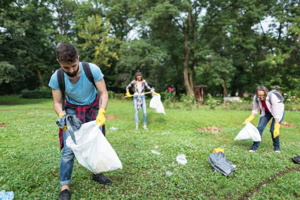 istock Volunteers cleaning local park 1366820661