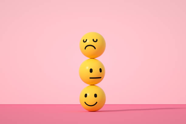 emoji mit smiley, traurigem und neutralem gesicht auf rosafarbenhintergrund - emotionen stock-fotos und bilder