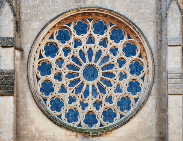 arundel cathedral rosette detail im winter - large dome stock-fotos und bilder