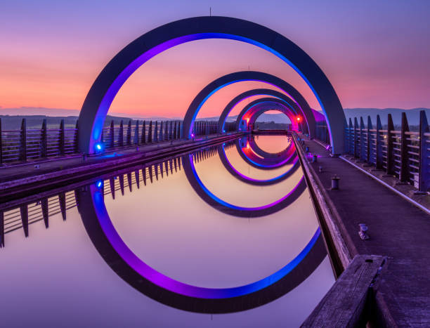 ruota di falkirk a notte - scozia centrale foto e immagini stock