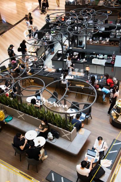 vista superior de um café no shopping jewel - praça de alimentação - fotografias e filmes do acervo