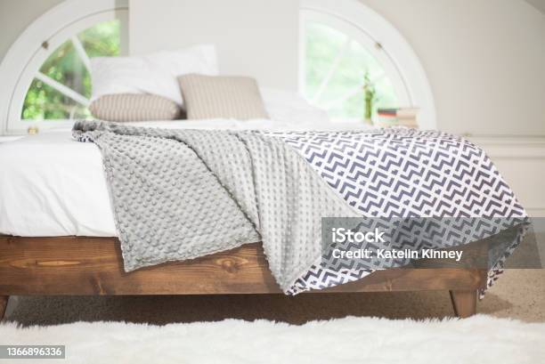 https://media.istockphoto.com/id/1366896336/photo/weighted-blanket-on-side-end-of-bed-in-bright-bedroom.jpg?s=612x612&w=is&k=20&c=FHH0xe2PfJYEdXh_nRdjqr78e14jNJ2wcDJ0UyEDWgY=