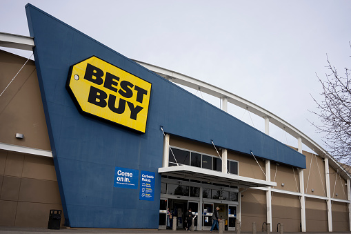 Portland, OR, USA - Jan 14, 2022: Exterior view of a Best Buy store in Cascade Station Shopping Center in Portland, Oregon. Best Buy is an American multinational consumer electronics retailer.