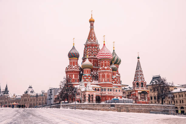 겨울 모스크바, 러시아의 붉은 광장에 있는 세인트 바질 대성당. - snow cupola dome st basils cathedral 뉴스 사진 이미지