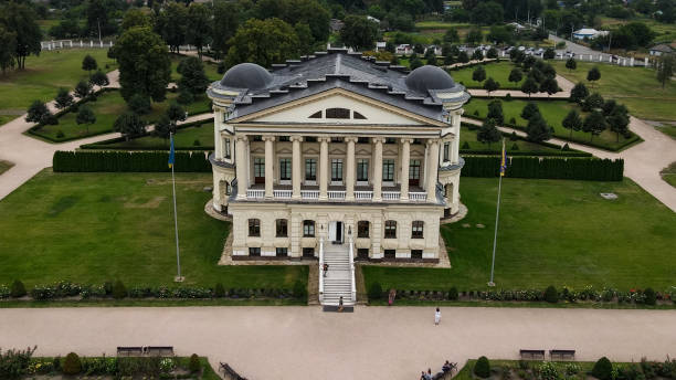 Beautiful view on Razumovsky Palace in Baturin, Ukraine, Chernigiv region. Drone view of Palace of Hetman of Ukraine Kyrylo Rozumovskyi Baturin, Ukraine - June 2021: Beautiful view on Razumovsky Palace in Baturin, Ukraine, Chernigiv region. Drone view of Palace of Hetman of Ukraine Kyrylo Rozumovskyi baturyn stock pictures, royalty-free photos & images