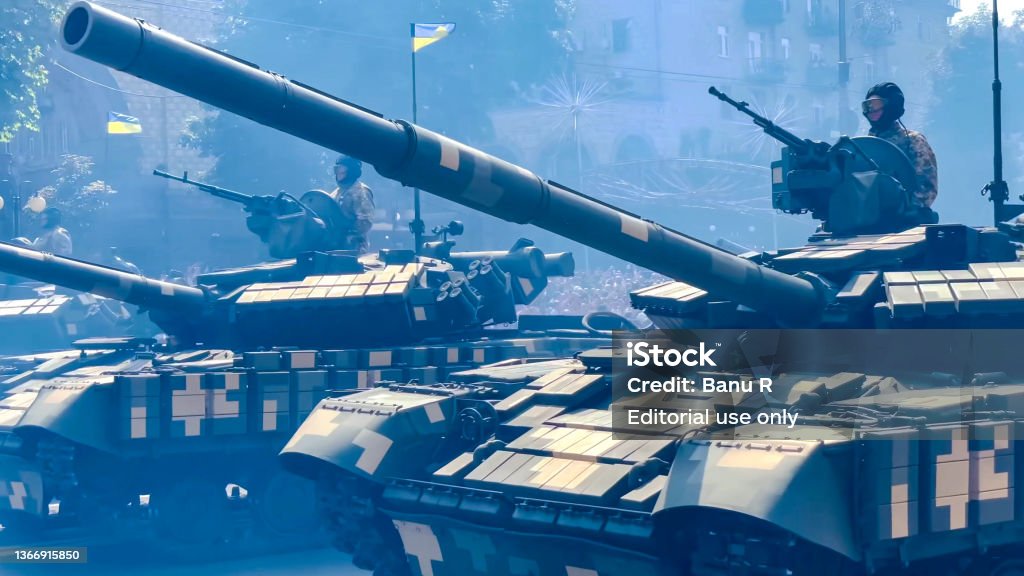 Peralatan militer dan parade senjata untuk menghormati Hari Kemerdekaan - Bebas Royalti Ukraina Foto Stok