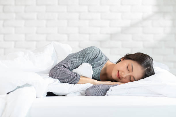 Beautiful Attractive Asian woman sleep and sweet dream lying on bed in cozy bedroom in the morning feeling so relax and comfortable.Healthy Young female sleep with bedtime at home.Healthcare Concept Beautiful Attractive Asian woman sleep and sweet dream lying on bed in cozy bedroom in the morning feeling so relax and comfortable.Healthy Young female sleep with bedtime at home.Healthcare Concept SLEEP stock pictures, royalty-free photos & images