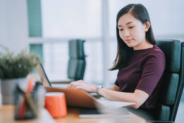 https://media.istockphoto.com/id/1366924097/photo/asian-chinese-beautiful-women-working-in-office-typing-on-laptop.jpg?b=1&s=170667a&w=0&k=20&c=E-BGkp_AD3j_hl1uvMj9qpoFoltUe3-jbHk9YsCsGLs=