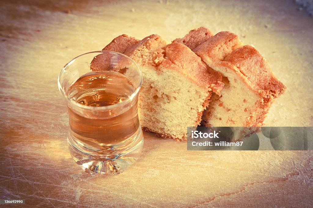 Rebanadas y vino de postre, torta de vidrio - Foto de stock de Alimento libre de derechos