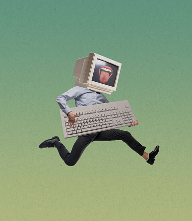 Collage de arte contemporáneo de hombre con ropa de estilo de oficina con computadora retro, pc en lugar de cabeza corriendo aislado sobre fondo verde photo
