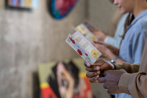 people reading brochures at exhibition - group of people art museum clothing lifestyles imagens e fotografias de stock