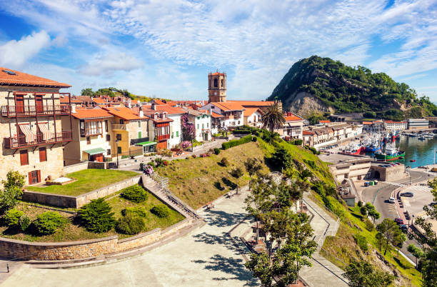 Zarautz town near the sea Zarautz is a town and municipality located in the Basque Country. This tourist village, located in the center of the Basque Coast. getaria stock pictures, royalty-free photos & images