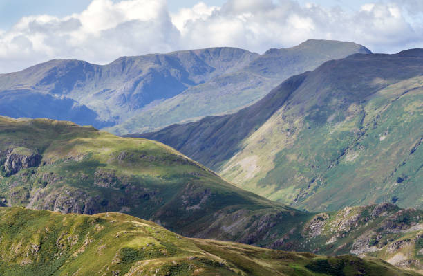 odległe widoki na hart crag, fairfield, st sunday crag ze swarth fell z pikeawassa pomiędzy. - nature rough cumbria sunlight zdjęcia i obrazy z banku zdjęć