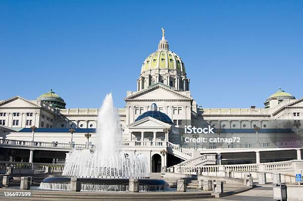 Capitol Building Of Pennsylvania With Fountain Harrisburg Pa Stock Photo - Download Image Now