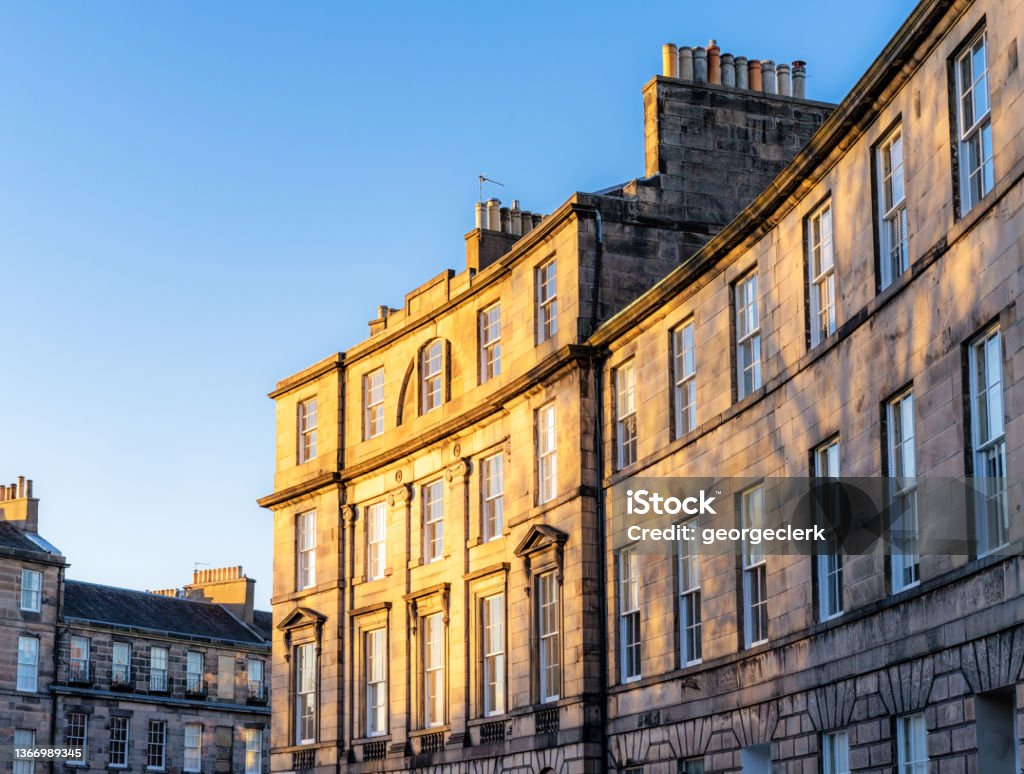 Golden light in Edinburgh's New Town Soft evening light on the flats of Drummond Place in the elegant Georgian New Town of Edinburgh. Edinburgh - Scotland Stock Photo