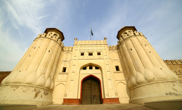 The Lahore Fort, locally referred to as Shahi Qila is citadel of the city of Lahore, Punjab, Pakistan. The Lahore Fort is a citadel in the city of Lahore, Punjab, Pakistan. The fortress is located at the northern end of walled city Lahore, and spreads over an area greater than 20 hectares. It contains 21 notable monuments, some of which date to the era of Emperor Akbar. lahore pakistan photos stock pictures, royalty-free photos & images
