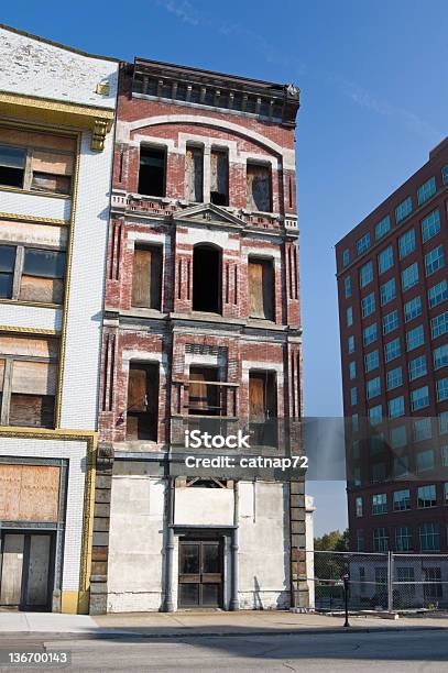 Abbandonato Città Edifici Urbani Piaga Nel Centro Storico - Fotografie stock e altre immagini di Abbandonato