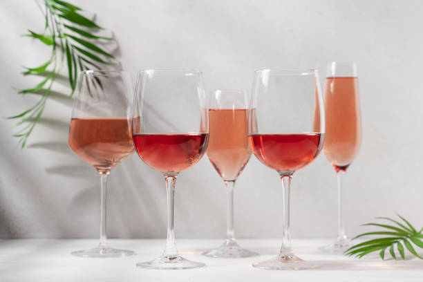 variedade de vinho rosa ou champanhe - rosé - fotografias e filmes do acervo