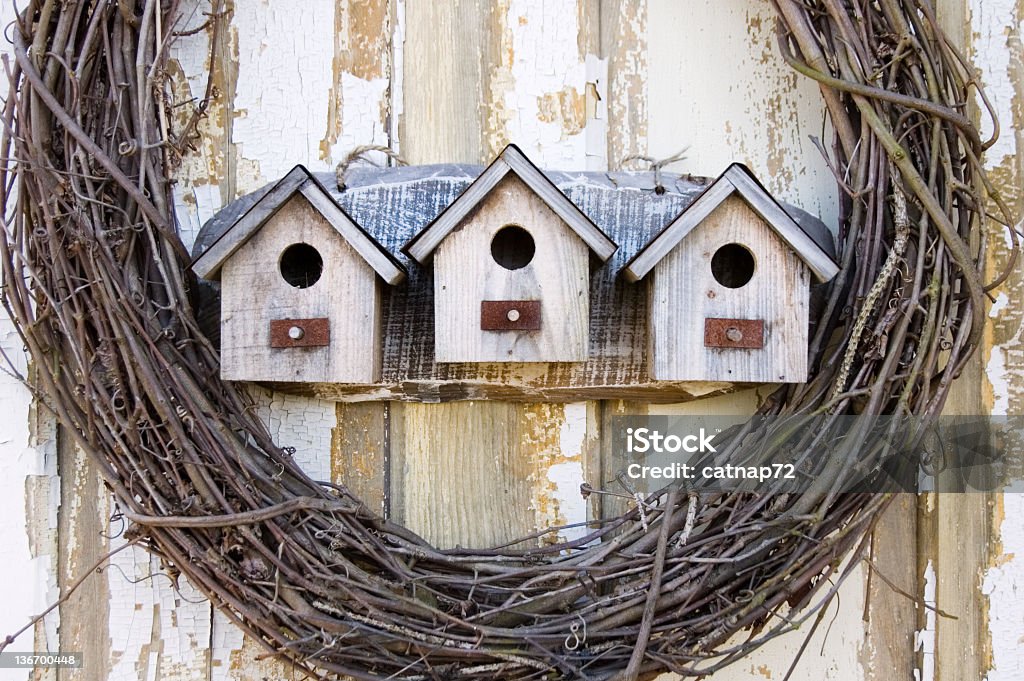Birdhouses consecutivo, rústicas e desgastado marinho - Foto de stock de Acabado royalty-free
