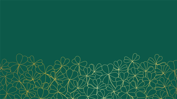 luxuriöser eleganter line-art-hintergrund goldener kleeblätter auf smaragdgrünem hintergrund mit kopierraum - clover celebration event sparse simplicity stock-grafiken, -clipart, -cartoons und -symbole