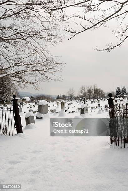 Winter Friedhof Eingang Stockfoto und mehr Bilder von Alt - Alt, Bedeckter Himmel, Begrenzung