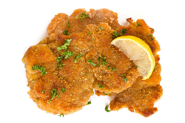 escalope de veau panée au citron - cutlet photos et images de collection