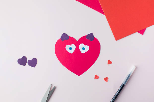 istock DIY and children's creativity. Step by step instructions on how to make an owl valentine card with hearts. Step 4 1367008806