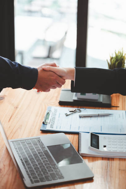 istock Businessmen shake hands to congratulate each other after discussing the contract. 1367011734