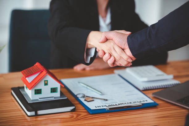 istock Businessmen shake hands to congratulate each other after discussing the contract. 1367011761