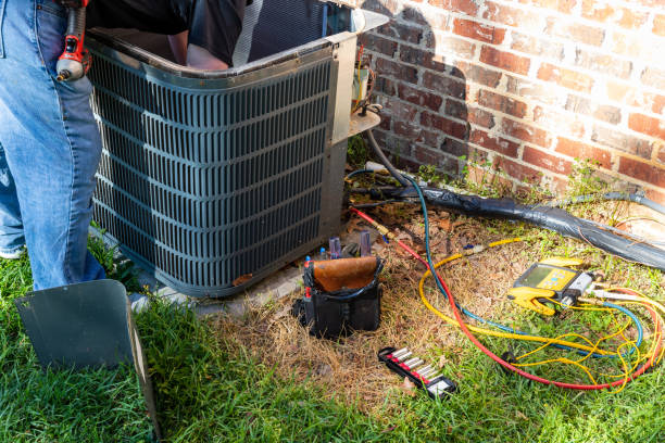 Maintenance on air conditioner unit Air conditioner maintenance being performed air conditioner stock pictures, royalty-free photos & images