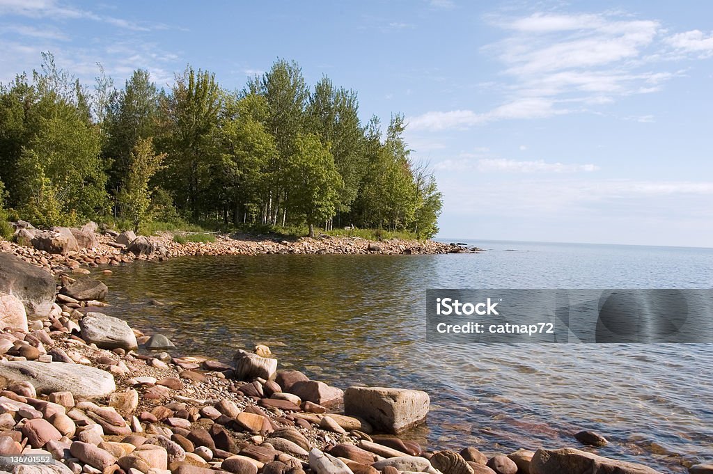 ビーチでロッキースペリオル湖沿い、ミシガン州五大湖、米国 - アッパー半島のロイヤリティフリーストックフォト