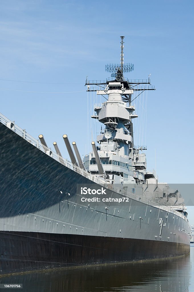 Military acorazado USS Wisconsin, vista lateral - Foto de stock de Marina norteamericana libre de derechos