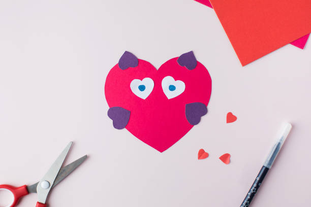 istock DIY and children's creativity. Step by step instructions on how to make an owl valentine card with hearts. Step 5 1367018307