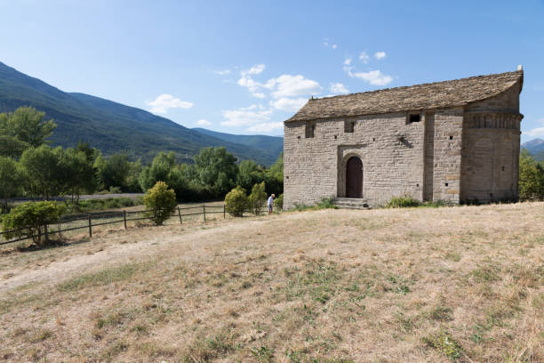 San Juan de Busa romanesque chapel in Serrablo route Tena valley Huesca Aragon Spain San Juan de Busa romanesque chapel in Serrablo route Tena valley Huesca Aragon Spain on August 13, 2016 mozarabic stock pictures, royalty-free photos & images