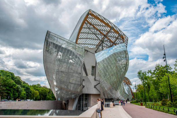 The modern Louis Vuitton Foundation building in Paris The modern Louis Vuitton Foundation building in Paris, France frank gehry building stock pictures, royalty-free photos & images