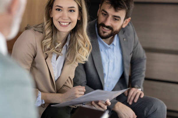 istock Young couple buying a car 1367149983