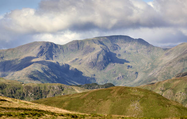 widoki na hart crag i fairfield ze szczytu high street. - nature rough cumbria sunlight zdjęcia i obrazy z banku zdjęć