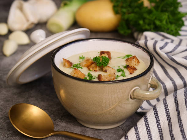 istock bowl of fresh creamy garlic soup 1367157651