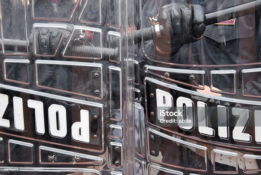 Boucliers de la police - Photo de Adulte libre de droits